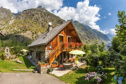 Vallée du Valgaudemar, La Chapelle-en-Valgaudemar,  Gîte d'étape du Casset