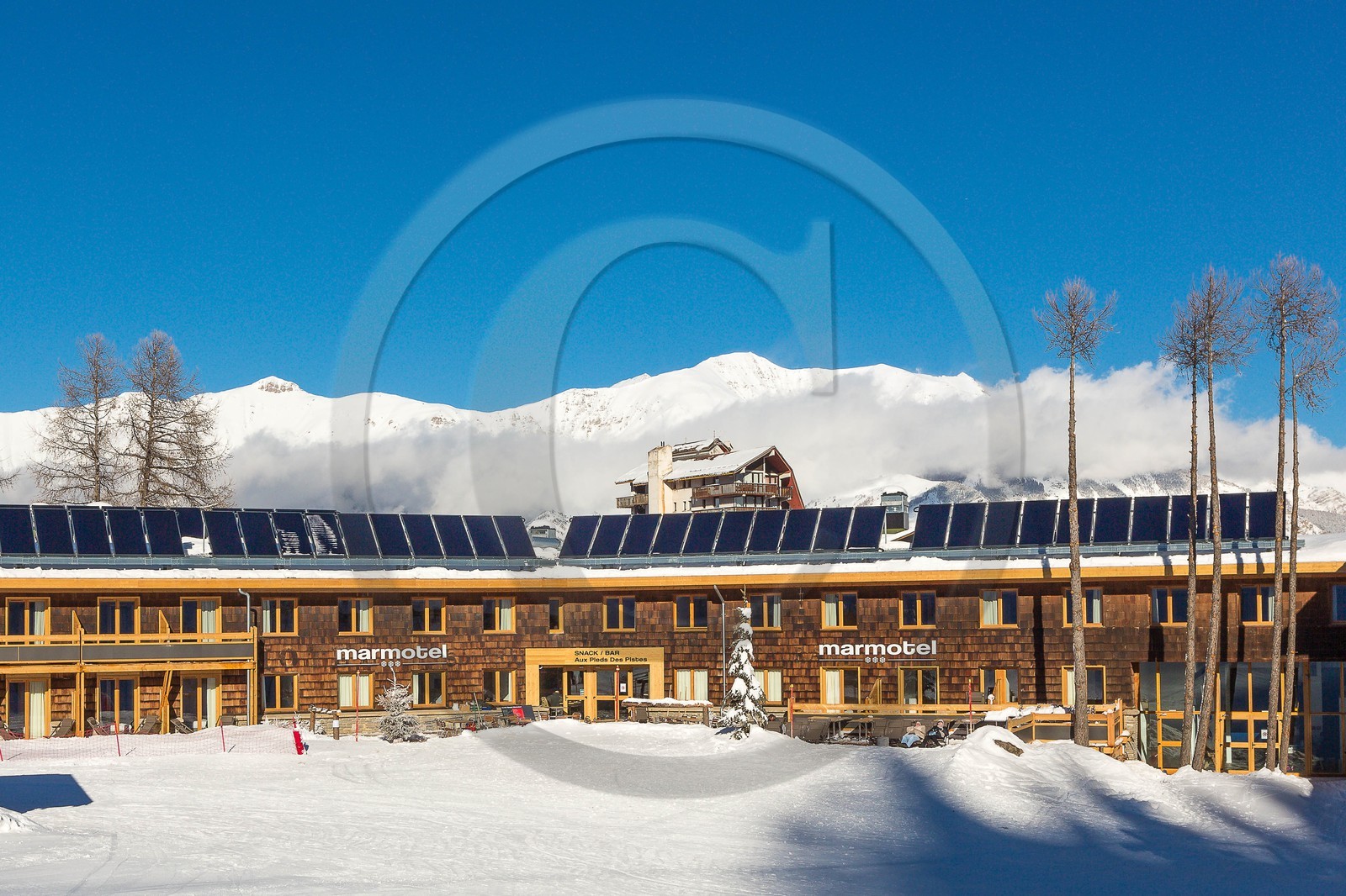Uvernet-Fours, station de ski de Praloup , hôtel le Marmotel