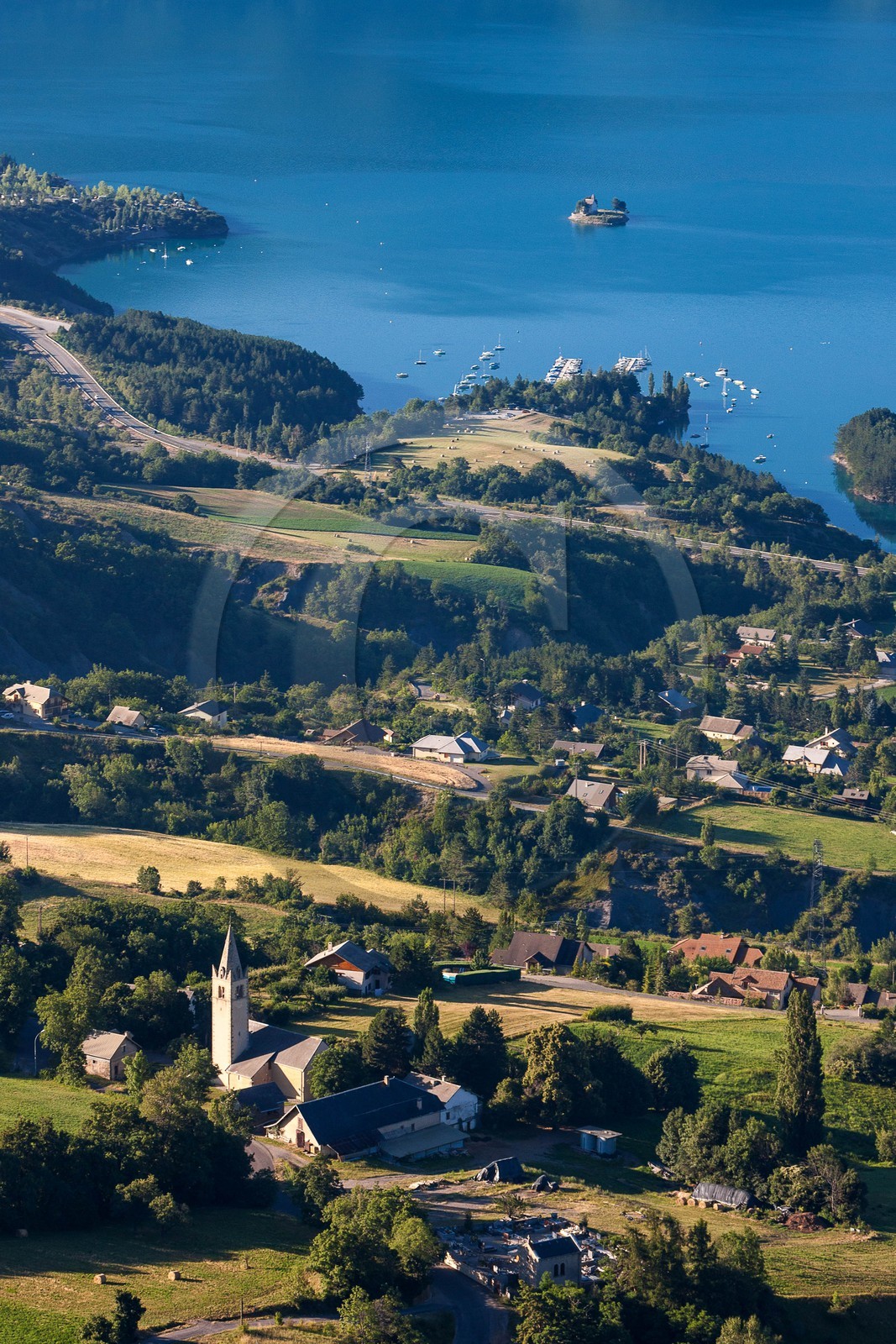 Prunières, baie et chapelle Saint-Michel