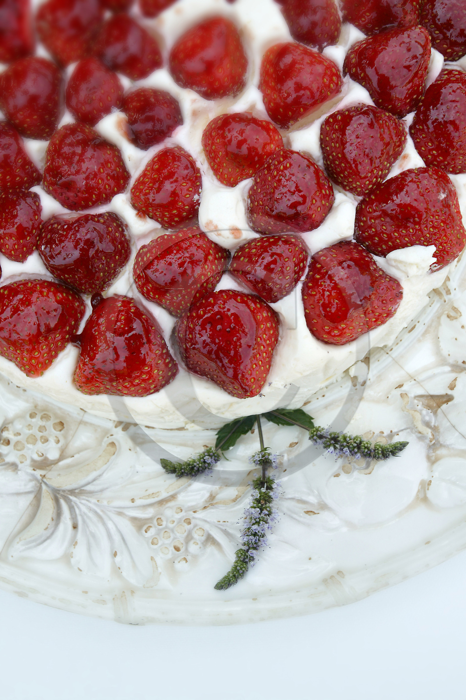 Auberge du Moulin, charlotte aux fraises