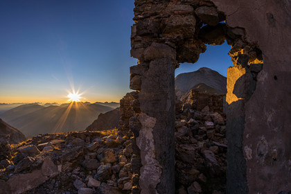 Col du Chaberton et les ruines de l'ancien camp militaire