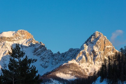 Uvernet-Fours, station de ski de Praloup, Le Chapeau de Gendarme et le Pain de Sucre