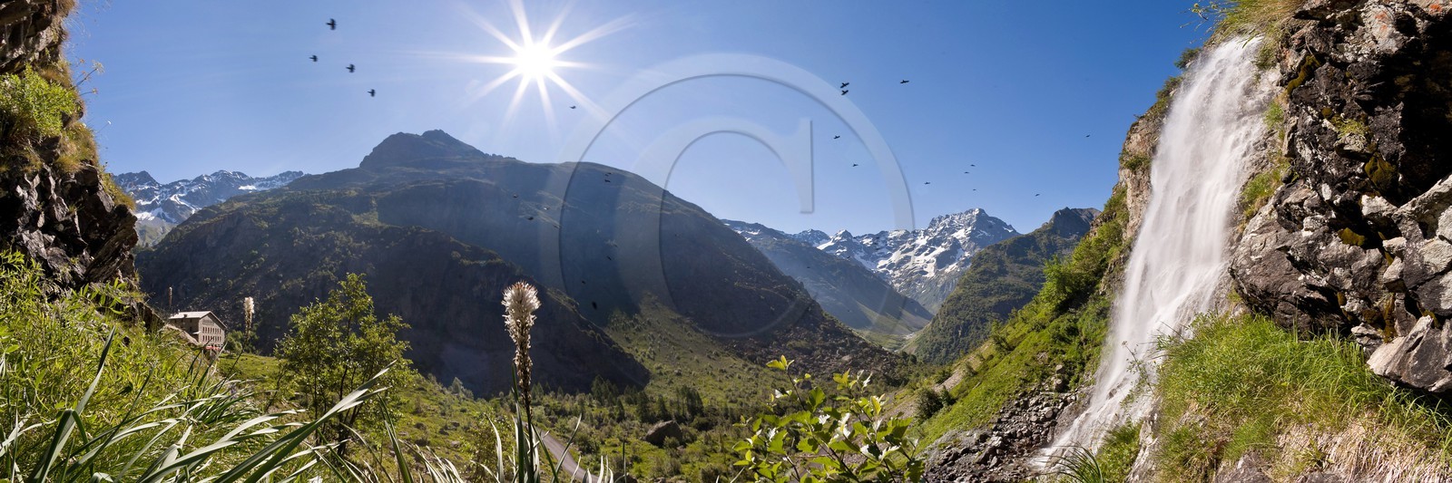 Cascade du Voile de la Mariée, refuge hôtel du Gioberney