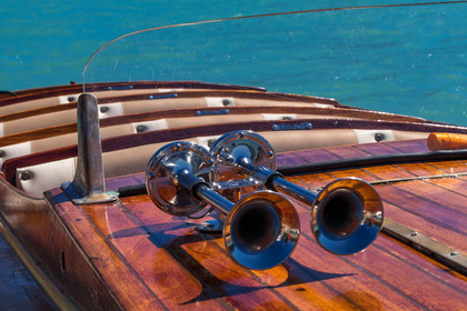 Out Emotion, croisière en vedette en acajou