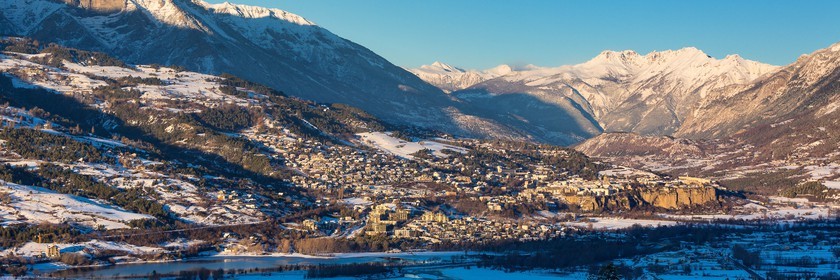 La ville d'Embrun est construite sur un roc et domine la Durance