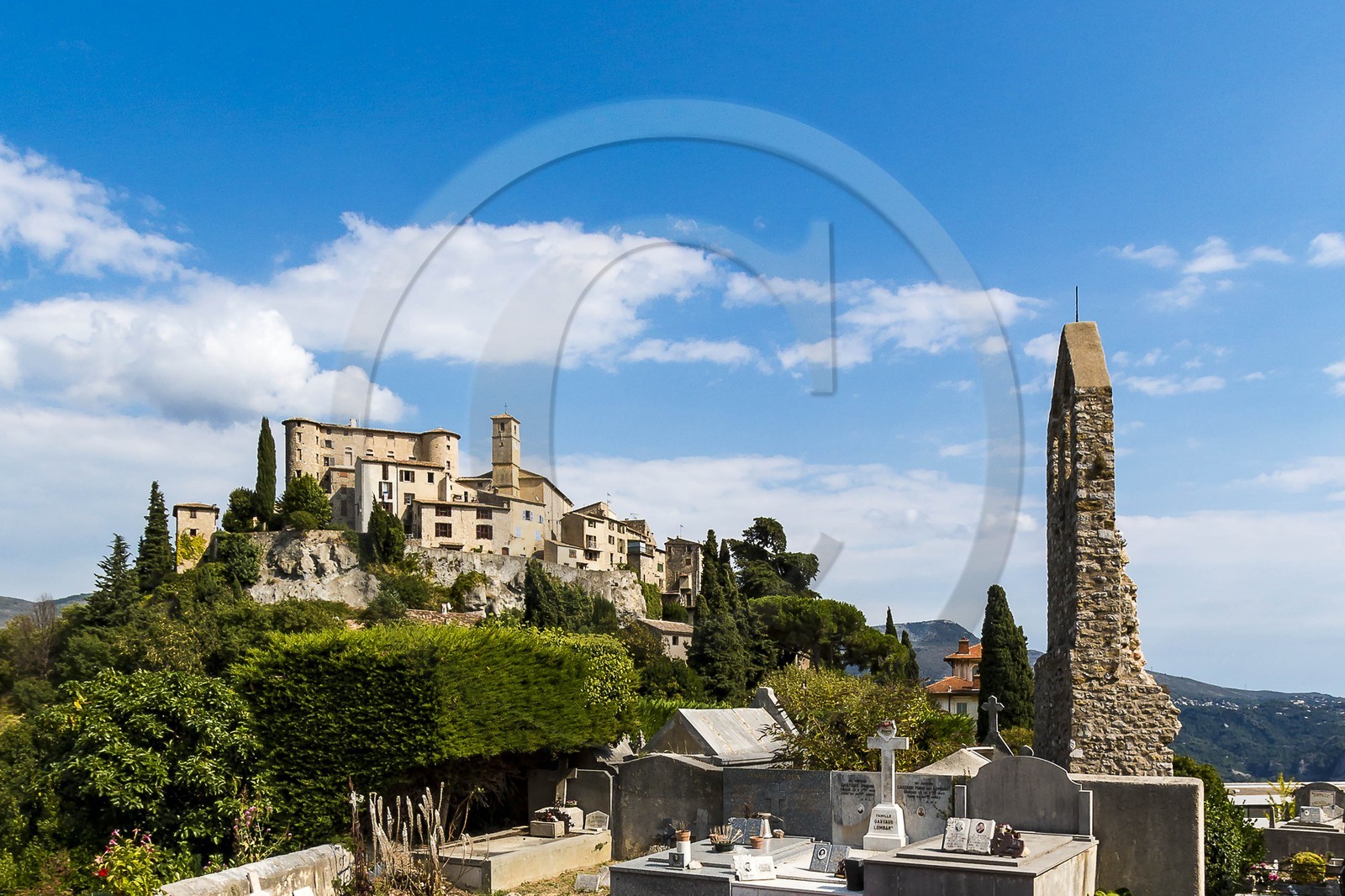 Carros, Clocher-tour. Vestige de Notre Dame de Cola (Époques antique-médiévale-moderne)