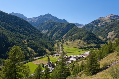 village d'Arvieux sur la route du col de l'Izoard