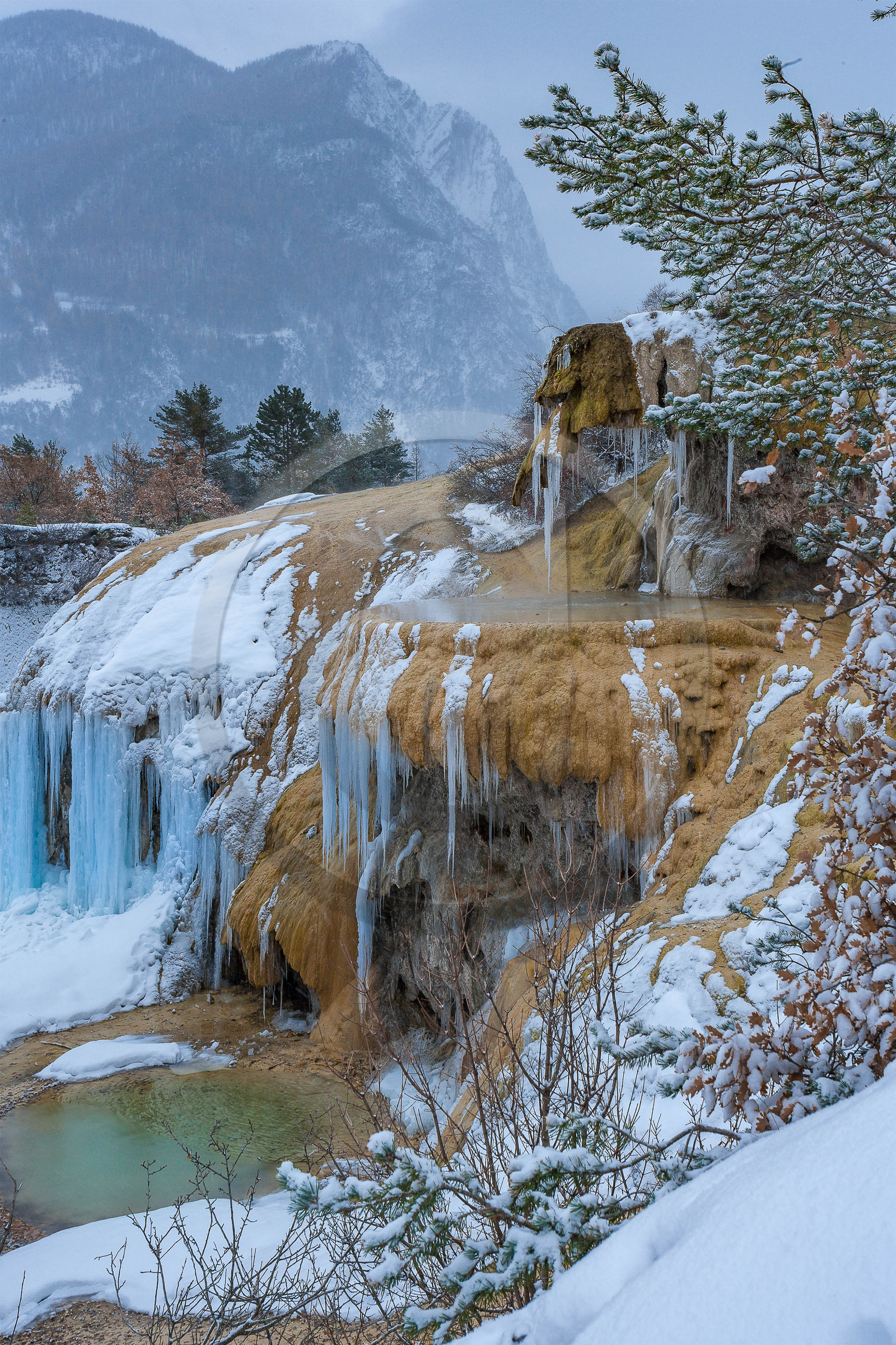 Réotier, fontaine pétrifiante