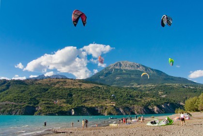 Lac de Serre-Ponçon, plage du villege des Crots, Crots Beach, haut lieu des Kitesurf