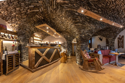 Elva, Le Colonne Resort