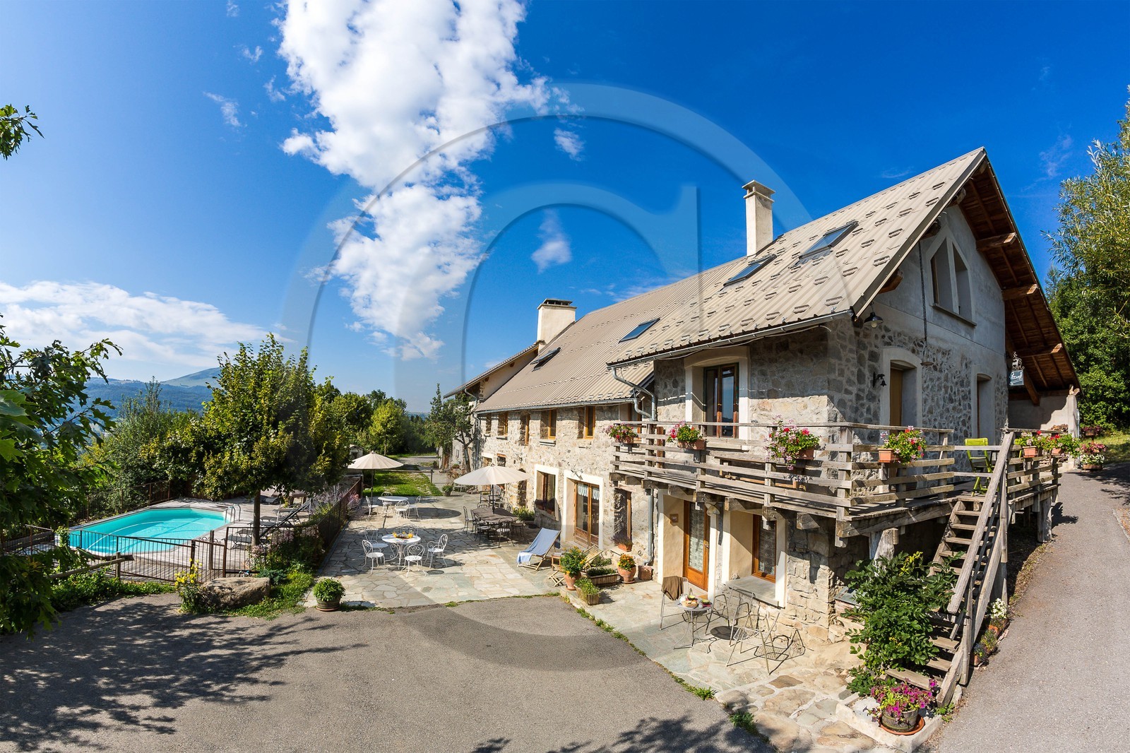 Chabottes, Ecogîte, chambres d'hôtes,  Repas et Table d'hôtes  La Grange des Ecrins