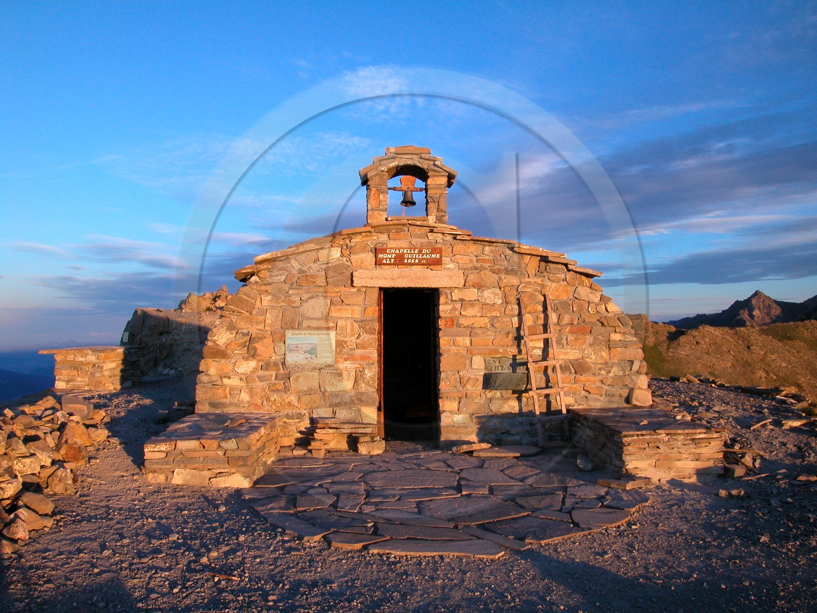 Lac de Serre-Ponçon, Chapelle du Mont Guillaume (2 552 mètres d'altitude)