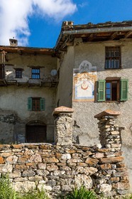 Saint-Paul-sur-Ubaye, hameau de Maljasset, cadran solaire Création Zarbula 1860 et restauration en 1990 par J.F. Gavoty