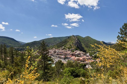 vallée du Buech, village de Serres