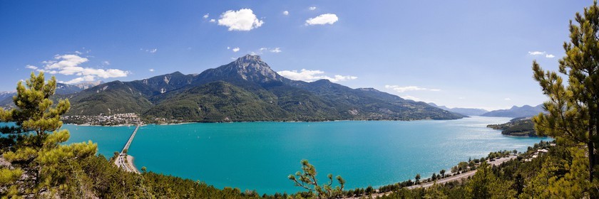Lac de Serre-Ponçon, Savines-le-Lac, le Pic de Morgon et le pont