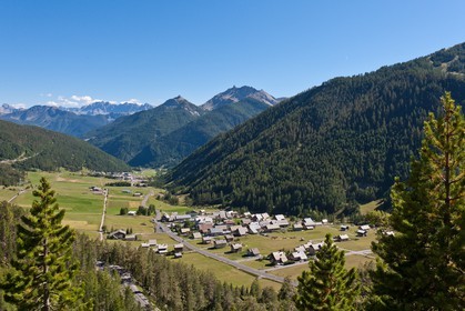 village d'Arvieux sur la route du col de l'Izoard