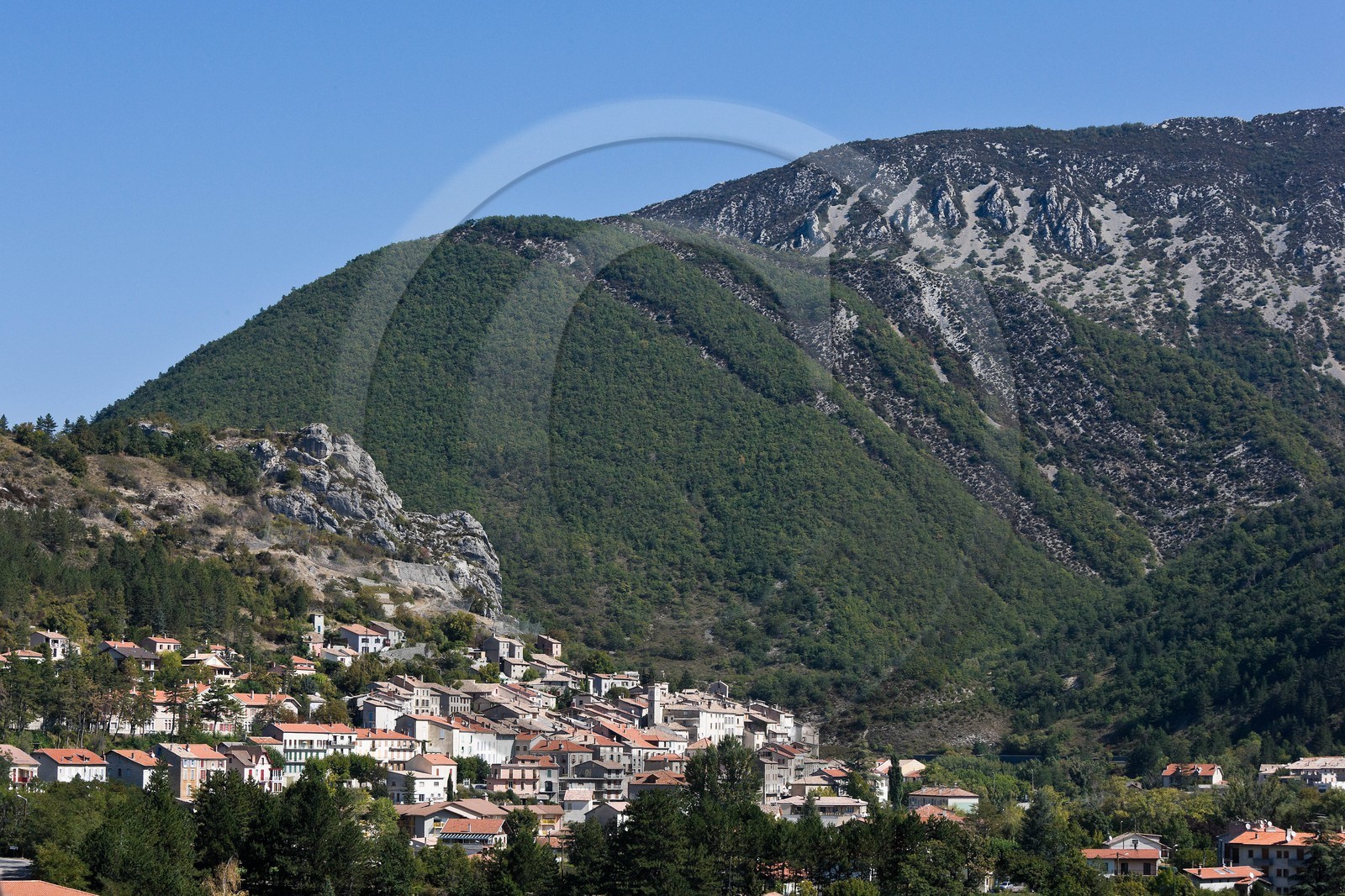 vallée du Buech, village de Serres