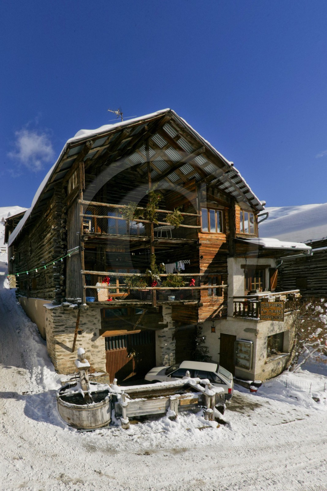 Saint-Véran, 2 042 m d'altitude,  plus haute commune  d'Europe