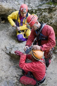 Gorges d'Agnielles, Spéléologie
