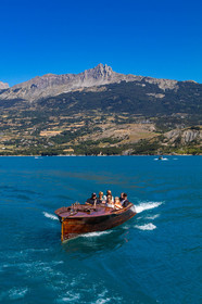 Out Emotion, croisière en vedette en acajou