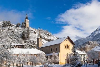 Jausiers, vue du Clocher, église Saint-Nicolas de Myre et le Chastel