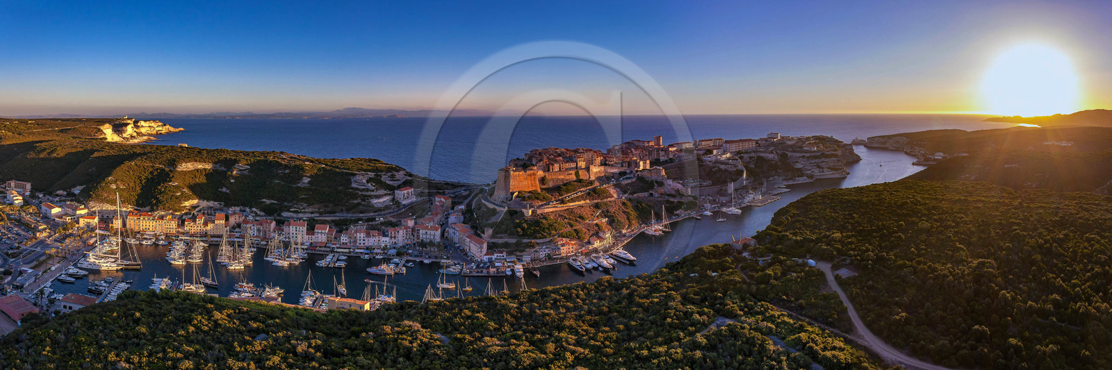 La citadelle et le port de Bonifacio
