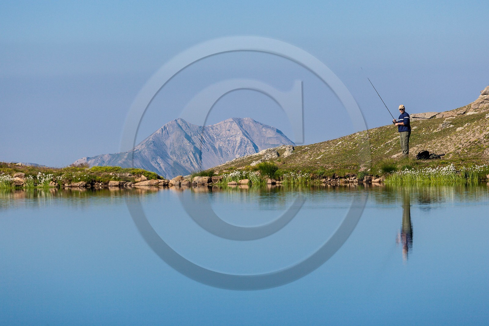 Orcières 1850, pêcheurau lac Jumeaux