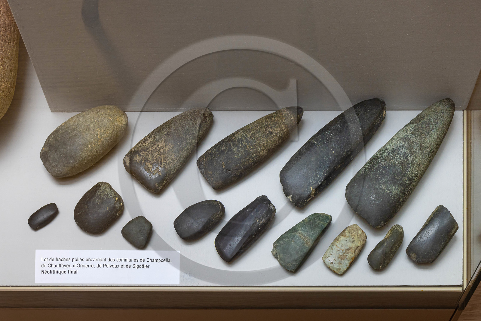 Musée Muséum départemental des Hautes-Alpes, haches de pierre polies