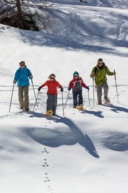 Crévoux, randonnée famille en raquettes à neige