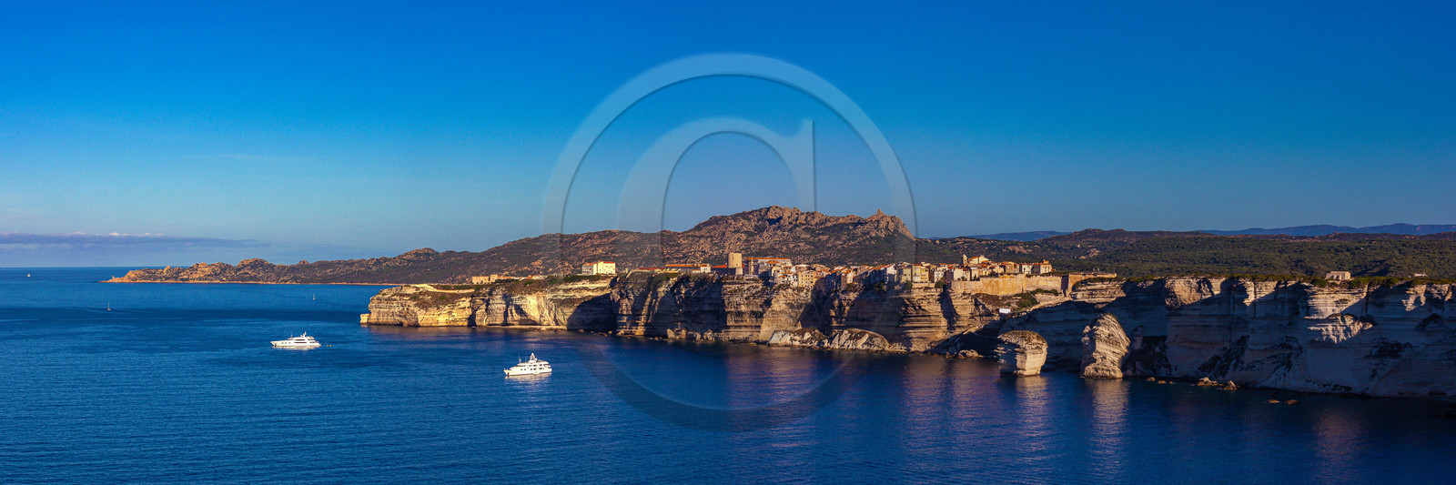 Bonifacio, falaises de calcaire blanc
