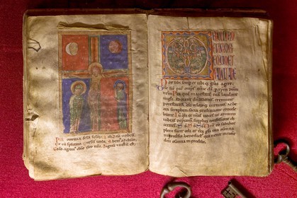 Embrun, Cathédrale Notre-Dame du Réal, musée d'art sacré, missel du XIII siècle