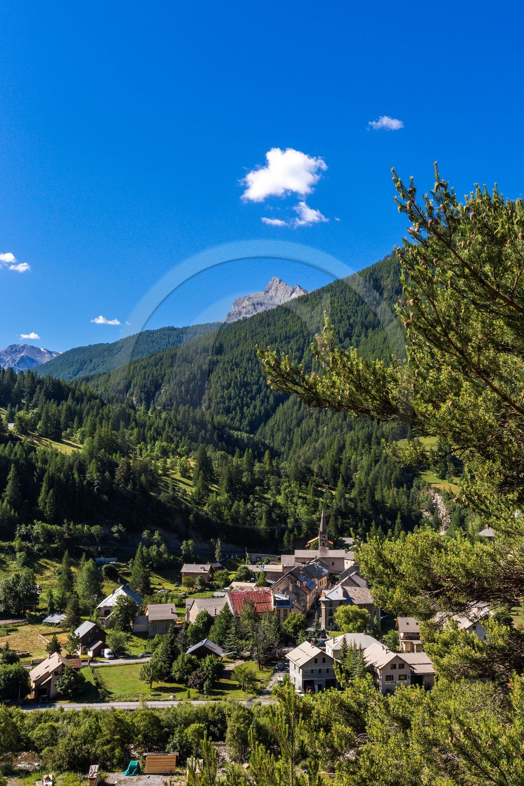 Château-Ville-Vieille, sentier des astragales