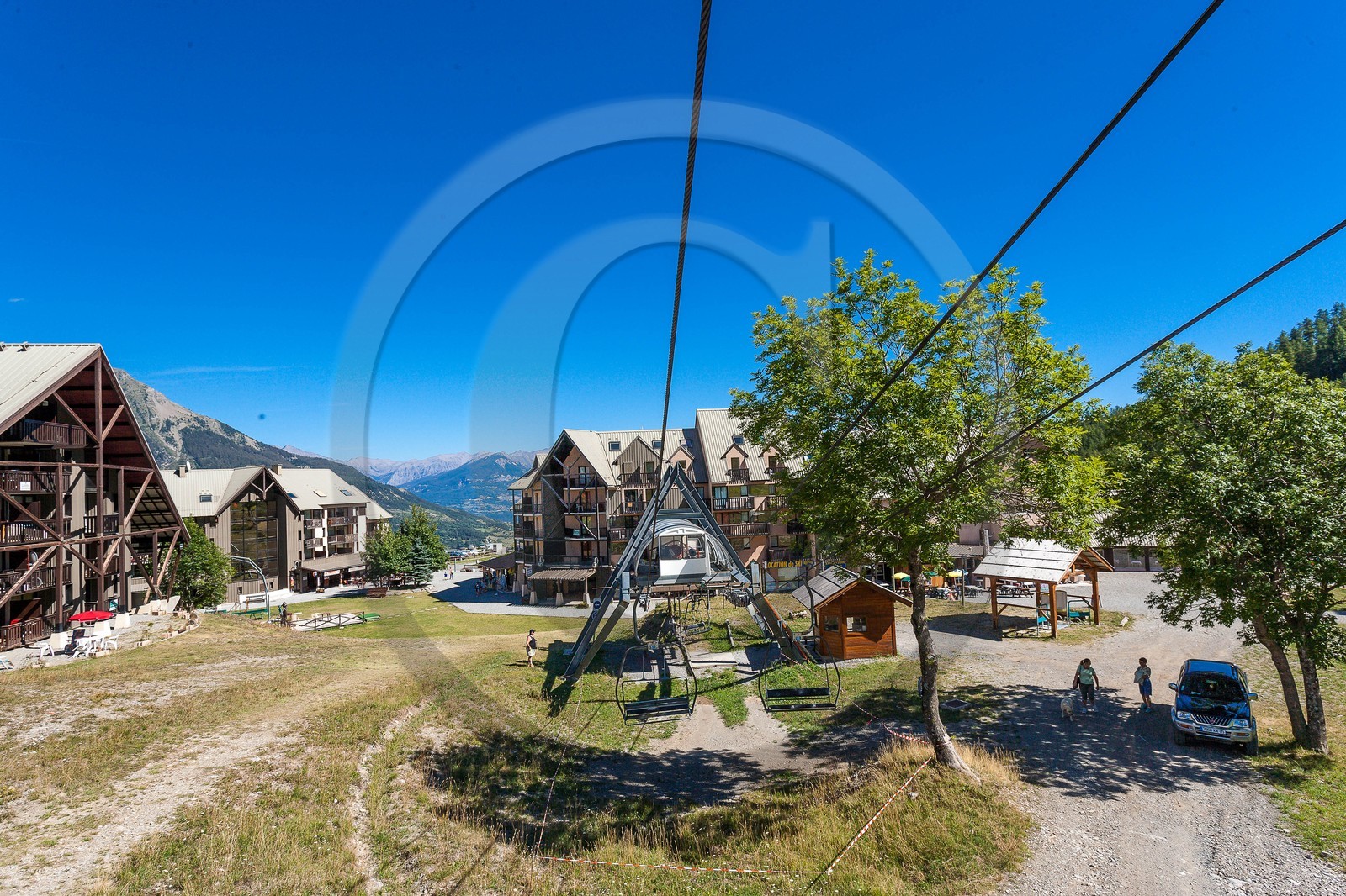 Pays de Serre-Ponçon, Réallon et les Aiguilles de Chabrières, télésiège des Aurans