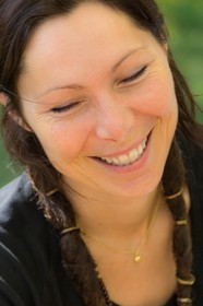 Carole Prost cultive du safran qui ensoleille ses créations