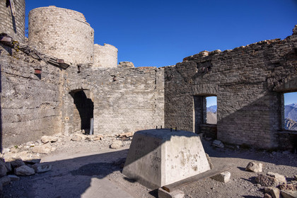 Fort du Chaberton et les ruines de l'ancien camp militaire