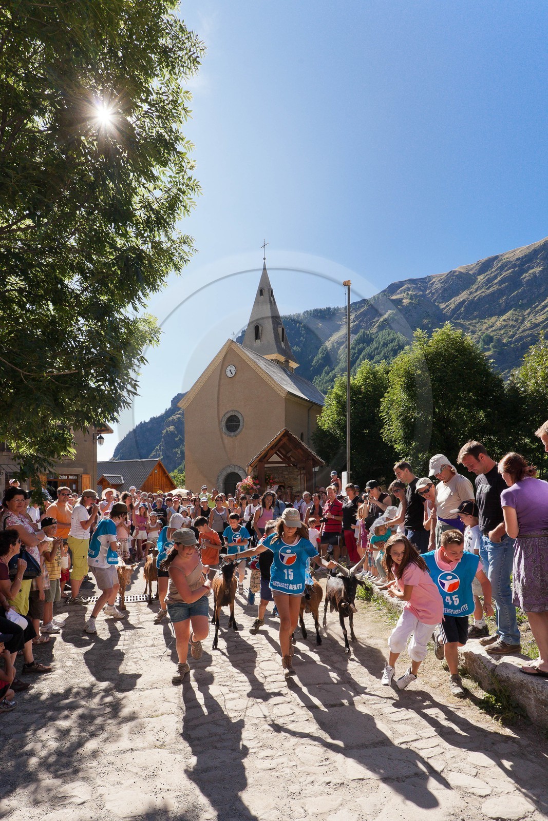 La fête de la Sainte-Anne à Prapic, fin juillet, tiercé de chèvres