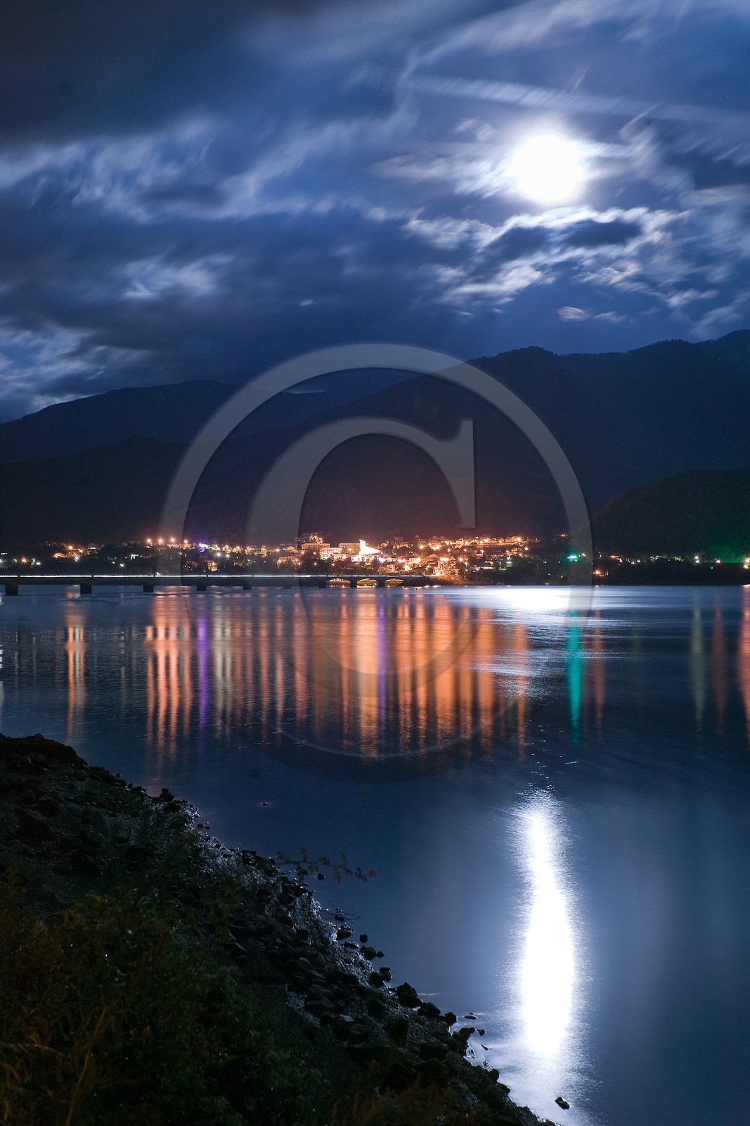 Lac de Serre-Ponçon, Savines-le-Lac et le pont