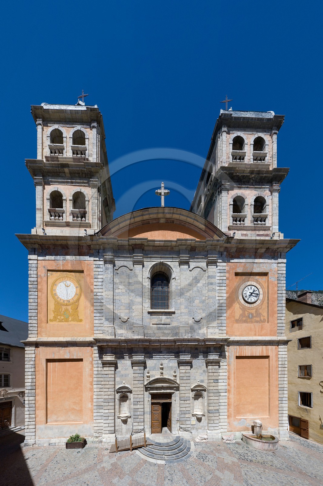 Briançon, cité Vauban,  Église paroissiale Notre-Dame-et-Saint-Nicolas (ancienne collégiale Notre-Dame)