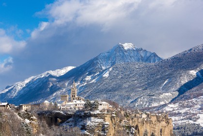 La ville d'Embrun est construite sur un roc et domine la Durance