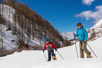 Crévoux, randonnée famille en raquettes à neige