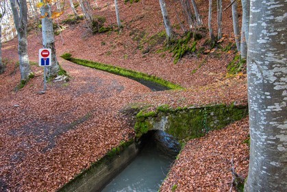 Canal du Beaumont au dessus du hameau les Angelas