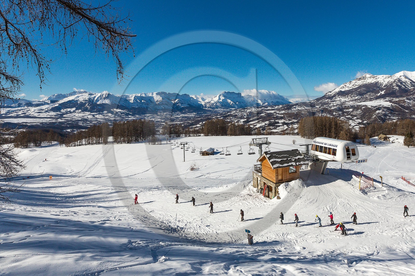 station village de Saint-Léger-les Mélèzes, télésiège du Cuchon