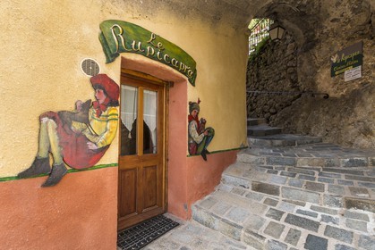 Vallée de la Tinée, Roubion, portes peintes