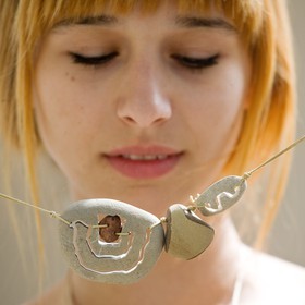 Dina Jaksic, artiste peintre et créatrice de bijoux