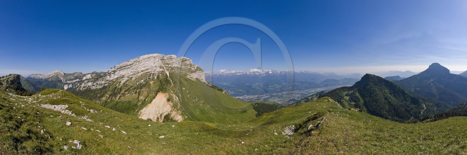 La Dent de Crolles, la plaine du Grésivaudan et la Chaine de Be