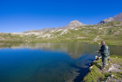Orcières 1850, pêcheurau lac Jumeaux