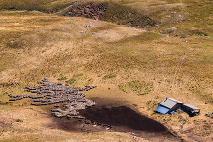 Les Monges, paturage et cabane de Clapouse