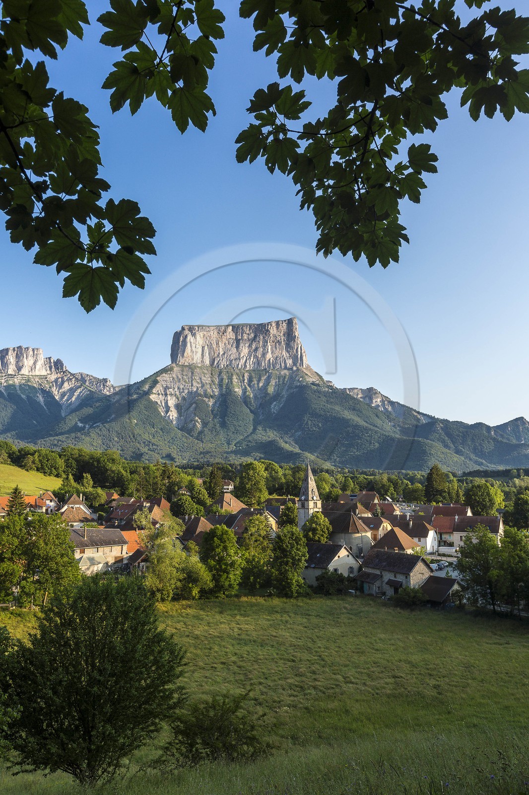 village de Chichilianne (plus beaux village de France) au pied du Mont-Aiguille