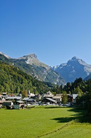 Sixt-Fer-à-Cheval, Église du XIIIe siècle