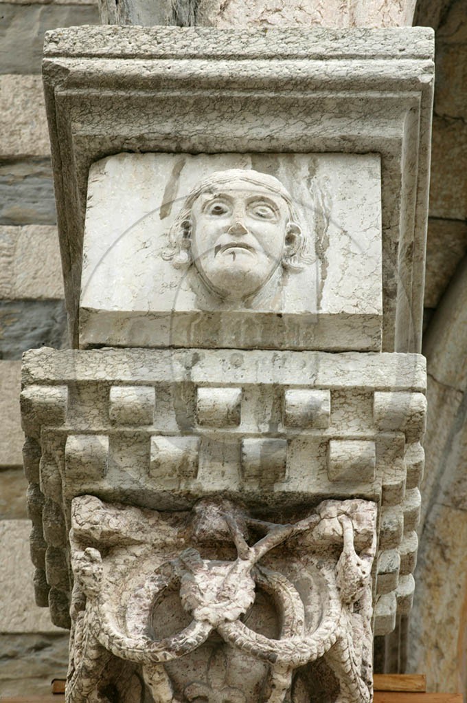 Embrun, Cathédrale Notre-Dame du Réal, détails sculpture